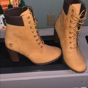 Heeled Timberland boots NEVER WORN